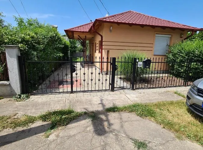 Semesterbostad Zseki *